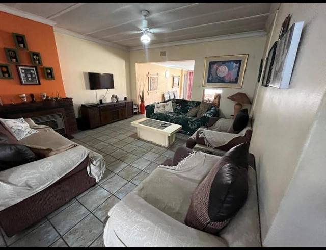 5 BEDROOM HOUSE FOR SALE IN ALBERTON NORTH